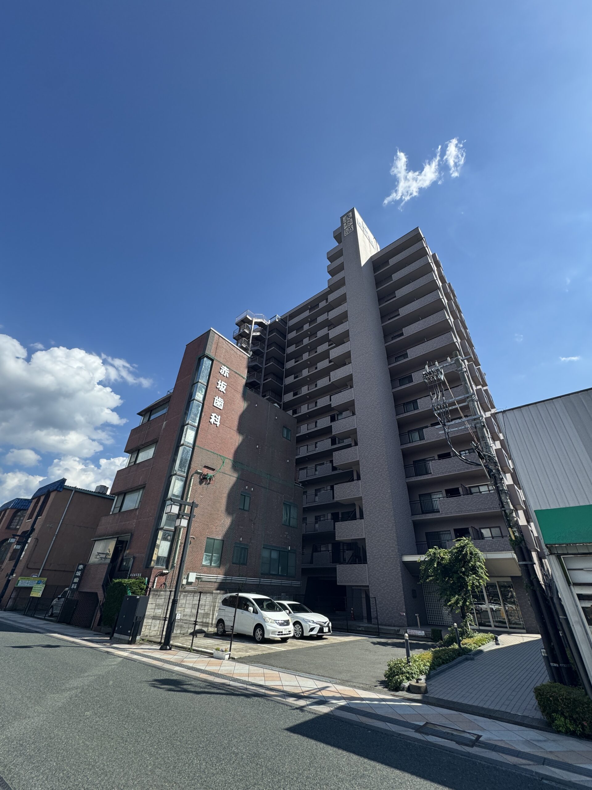 八幡町を歩いて、街を見渡す部屋へ帰る|セイフテック表参道 1302号室